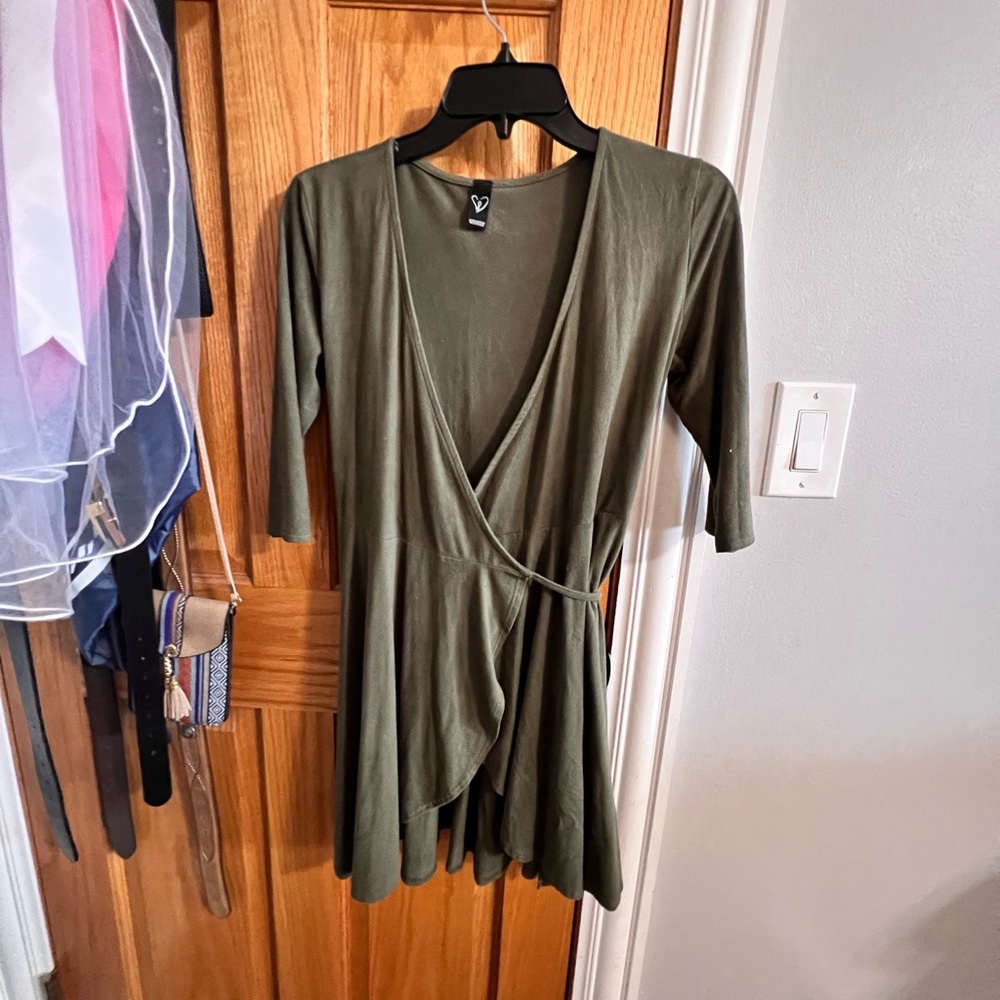 Size-medium but fits small too. Casual mini dress